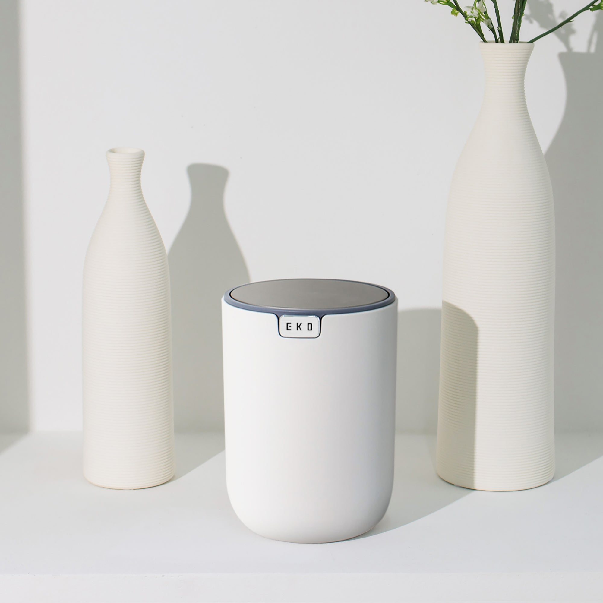 EKO Fandy Table Bin with Swing-Top Lid - White 1.5L / 0.4 Gal – Stylish