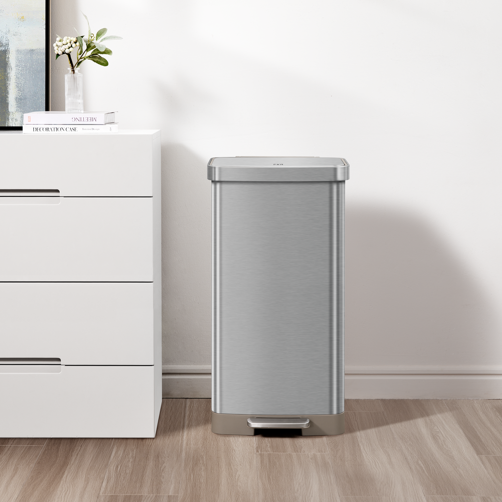 Hudson Step Trash Can with Bag Compartment