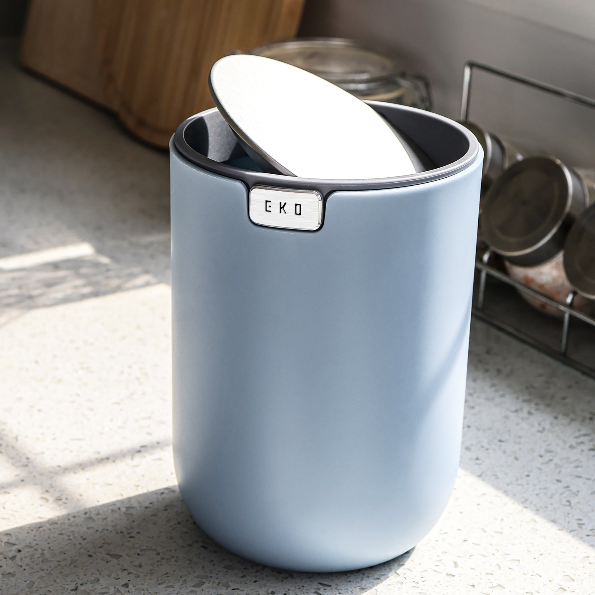 Fandy Table Bin with Swing-Top Lid - Blue 1.5L / 0.4 Gal