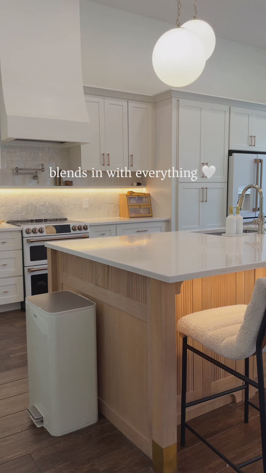 Marina Step Trash Can: Sleek style with hands-free ease.